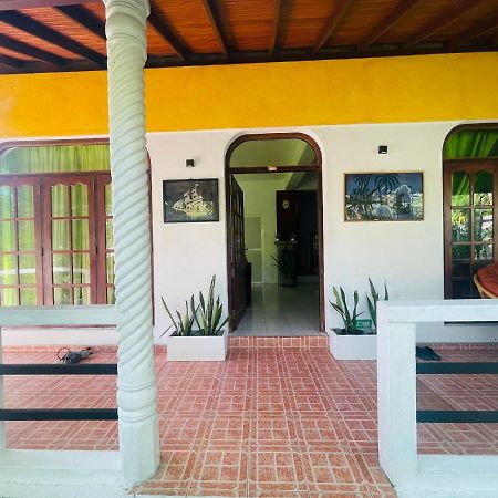 Bougain Villa Guesthouse Mirissa Buitenkant foto