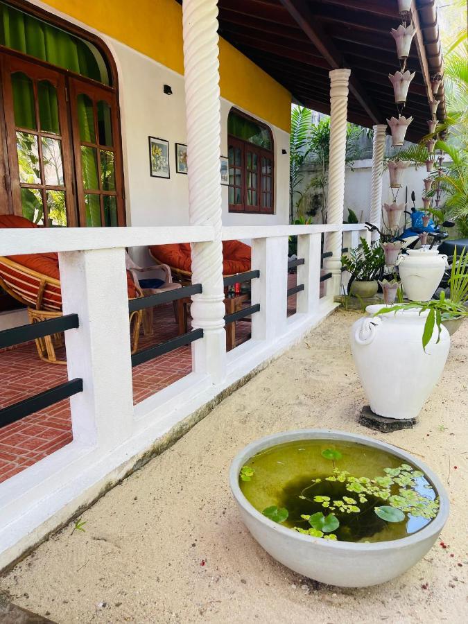 Bougain Villa Guesthouse Mirissa Buitenkant foto