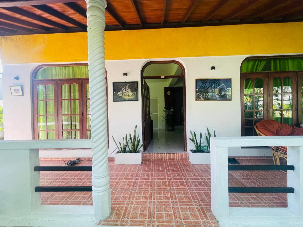 Bougain Villa Guesthouse Mirissa Buitenkant foto